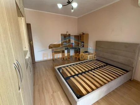 Tirane, jepet me qera apartament 1+1 Kati 4, 58 m² 500 € 