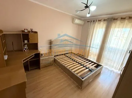 Tirane, jepet me qera apartament 1+1 Kati 4, 58 m² 500 € 