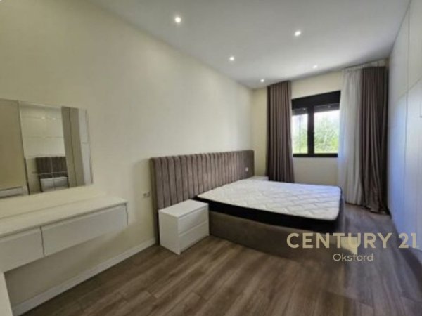 Tirane, jepet me qera apartament 2+1+Aneks+Ballkon Kati 1, 127 m² 700 € (Selite)