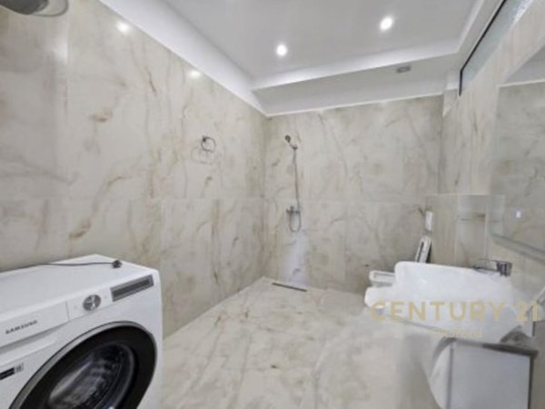 Tirane, jepet me qera apartament 2+1+Aneks+Ballkon Kati 1, 127 m² 700 € (Selite)