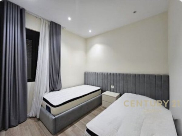 Tirane, jepet me qera apartament 2+1+Aneks+Ballkon Kati 1, 127 m² 700 € (Selite)