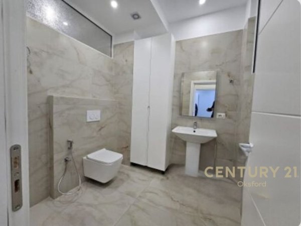 Tirane, jepet me qera apartament 2+1+Aneks+Ballkon Kati 1, 127 m² 700 € (Selite)