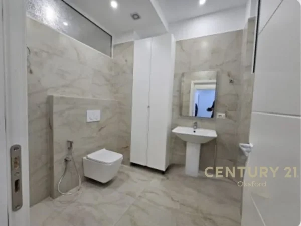 Tirane, jepet me qera apartament 2+1+Aneks+Ballkon Kati 1, 127 m² 700 € (Selite)