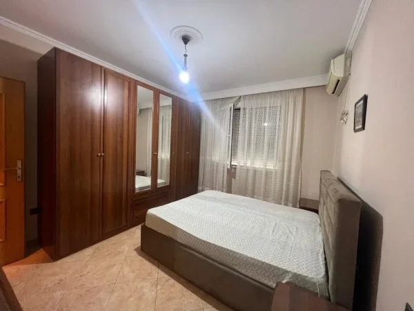 Tirane, jepet me qera apartament 1+1 Kati 9, 75 m² 600 € (Bllok)