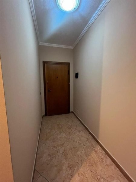 Tirane, jepet me qera apartament 1+1 Kati 9, 75 m² 600 € (Bllok)