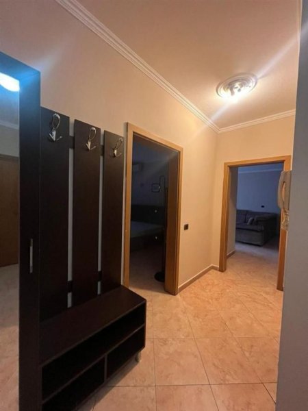 Tirane, jepet me qera apartament 1+1 Kati 9, 75 m² 600 € (Bllok)