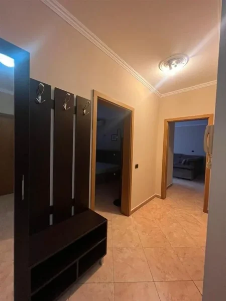 Tirane, jepet me qera apartament 1+1 Kati 9, 75 m² 600 € (Bllok)