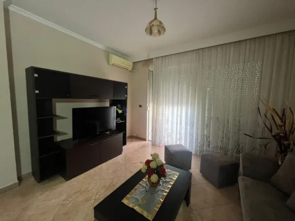 Tirane, jepet me qera apartament 1+1 Kati 9, 75 m² 600 € (Bllok)