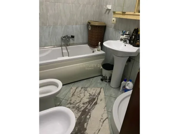 Tirane, shitet apartament 2+1 Kati 7, 94 m² 165.000 € (Fresk)