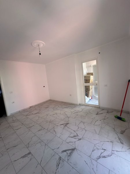 Tirane, shitet apartament 1+1+Ballkon Kati 5, 74 m² 159.100 € 