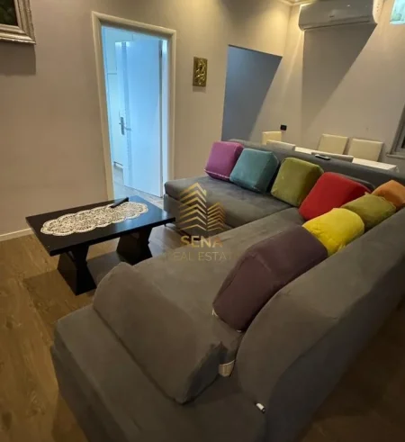 Tirane, jepet me qera apartament 2+1+Ballkon Kati 2, 100 m² 550 € (Fresku, Rruga Dalip Topi)