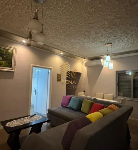 Tirane, jepet me qera apartament 2+1+Ballkon Kati 2, 100 m² 550 € (Fresku, Rruga Dalip Topi)