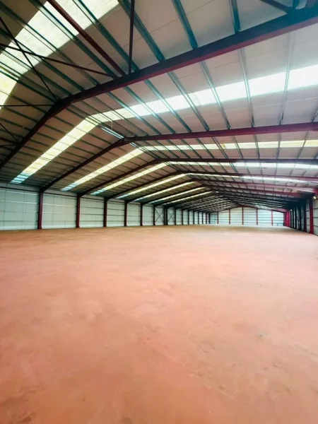 Tirane, jepet me qera magazine Kati 2, 1.500 m² 4.500 € (Vaqarr)