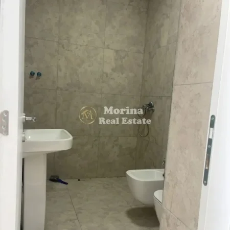 Tirane, jepet me qera ambjent biznesi Kati 3, 97 m² 700 € (Astir)