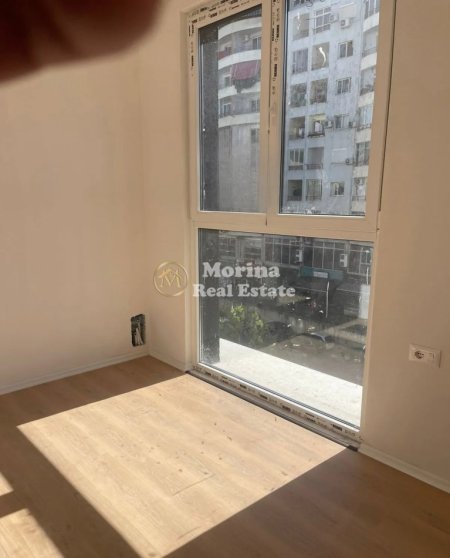 Tirane, jepet me qera ambjent biznesi Kati 3, 97 m² 700 € (Astir)