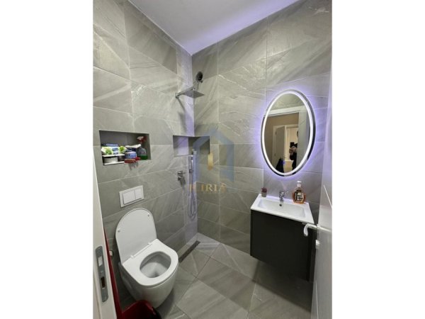 Tirane, jap me qera apartament 2+1+Ballkon Kati 4, 92 m² 900 € (Rruga e Kavajes)