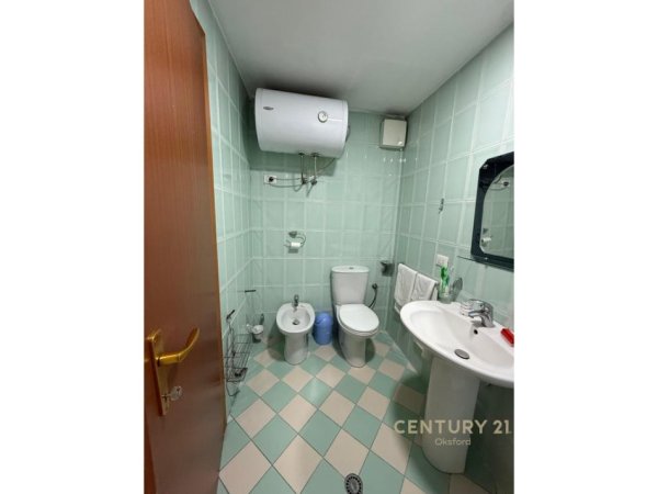 Tirane, jepet me qera apartament 2+1+Aneks+Ballkon Kati 9, 116 m² 730 € (Rruga e Barrikadave)