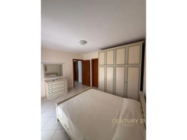 Tirane, jepet me qera apartament 2+1 Kati 3, 115 m² 750 € 