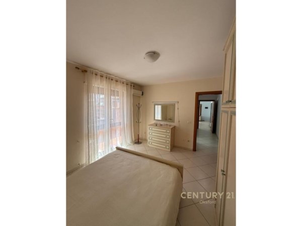 Tirane, jepet me qera apartament 2+1 Kati 3, 115 m² 750 € 