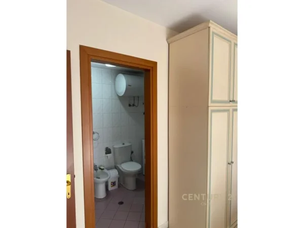 Tirane, jepet me qera apartament 2+1 Kati 3, 115 m² 750 € 