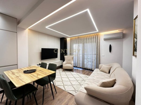 Tirane, jepet me qera apartament 2+1 Kati 4, 73 m² 1.000 € 