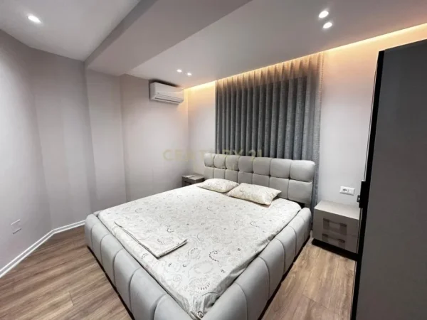 Tirane, jepet me qera apartament 2+1 Kati 4, 73 m² 1.000 € 
