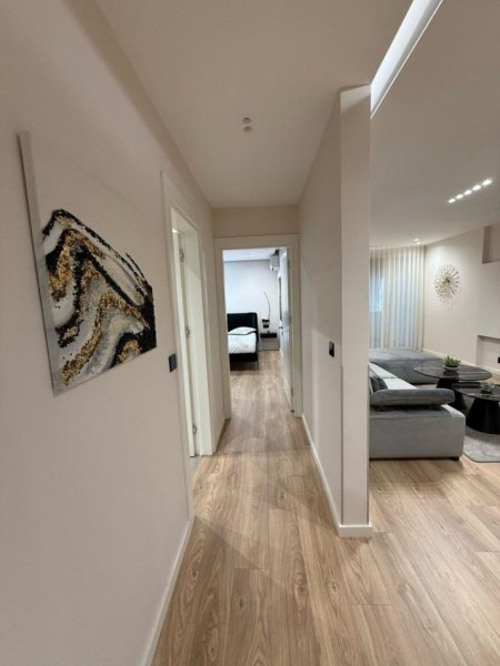 Tirane, jepet me qera apartament 2+1 Kati 3, 110 m² 1.300 € (Ish Ekspozita)