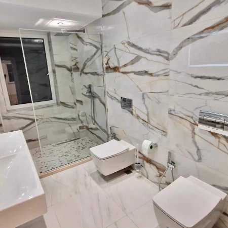 Tirane, jepet me qera zyre Kati 2, 120 m² 930 € (Rruga Mine Peza)