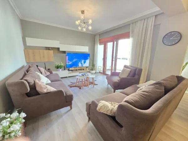 Tirane, jepet me qera apartament 2+1 Kati 6, 120 m² 1.500 € 