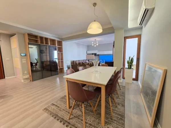 Tirane, jepet me qera apartament 2+1 Kati 6, 120 m² 1.500 € 