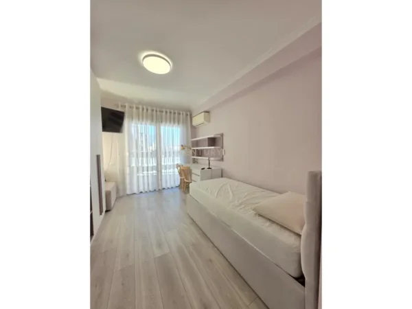 Tirane, jepet me qera apartament 2+1 Kati 6, 120 m² 1.500 € 