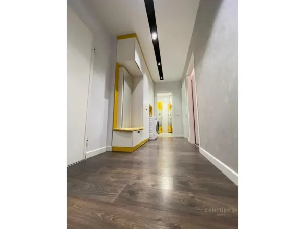 Tirane, jepet me qera apartament 2+1 Kati 4, 120 m² 650 € 
