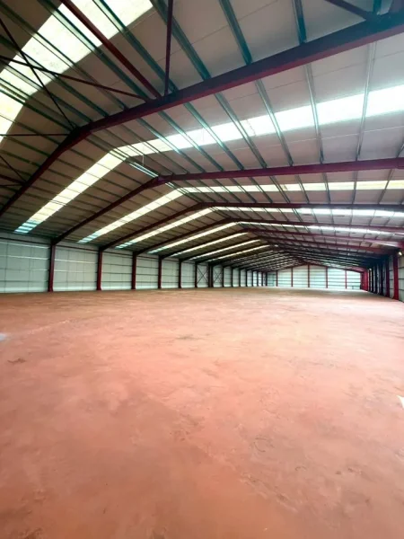 Tirane, jepet me qera magazine Kati 2, 1.500 m² 4.500 € (VAQARR)