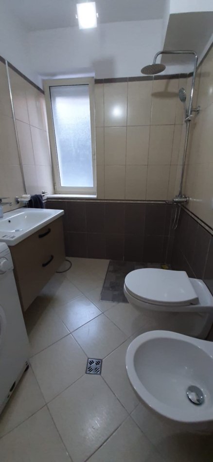 Tirane, jepet me qera ambjent biznesi Kati 1, 60 m² 600 € (selvia)