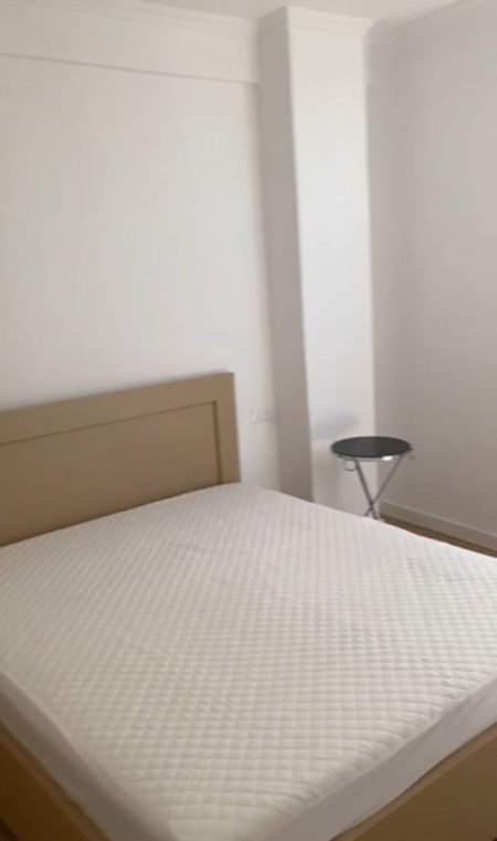 Tirane, jepet me qera apartament 2+1+Ballkon Kati 4, 85 m² 650 €