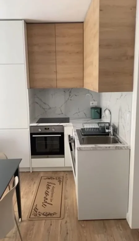 Tirane, jepet me qera apartament 2+1+Ballkon Kati 4, 85 m² 650 €