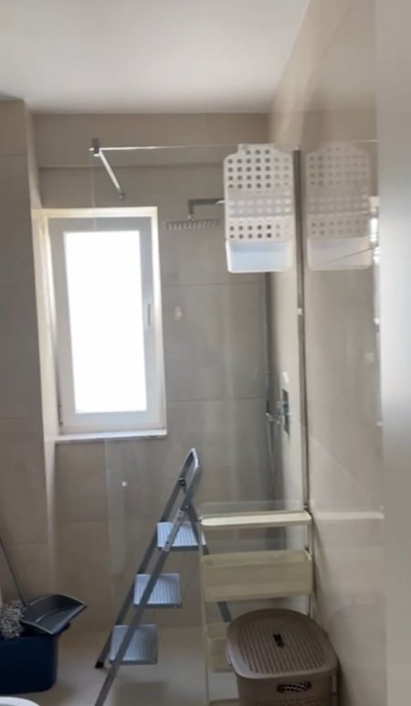 Tirane, jepet me qera apartament 2+1+Ballkon Kati 4, 85 m² 650 €