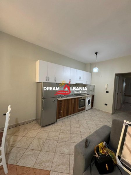Tirane, jepet me qera apartament 1+1 , 62 m² 600 € (Rruga e Kavajes)