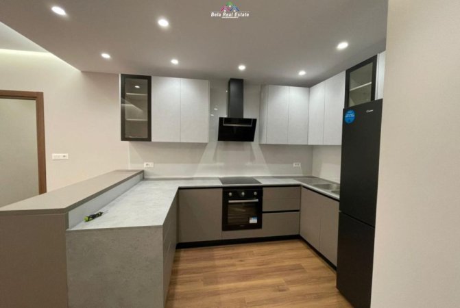 Tirane, jepet me qera apartament 2+1+Ballkon Kati 2, 110 m² 850 € (Farmacia 10)