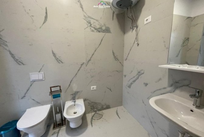 Tirane, jepet me qera apartament 2+1+Ballkon Kati 2, 110 m² 850 € (Farmacia 10)