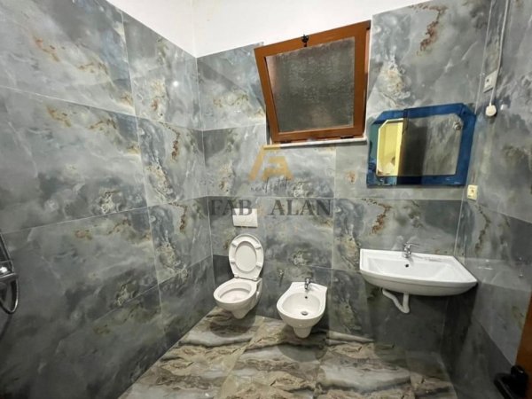Tirane, shitet Vile 2 Katshe , 229 m² 500.000 € (ALI DEM)