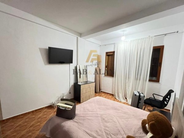 Tirane, shitet Vile 2 Katshe , 229 m² 500.000 € (ALI DEM)