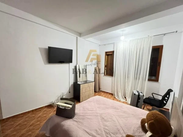 Tirane, shitet Vile 2 Katshe , 229 m² 500.000 € (ALI DEM)