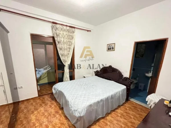 Tirane, shitet Vile 2 Katshe , 229 m² 500.000 € (ALI DEM)