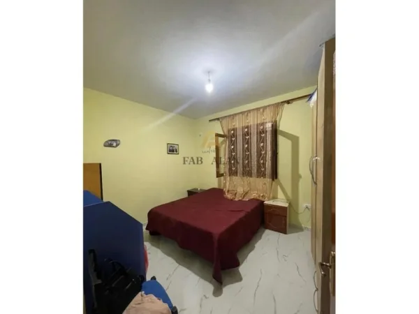 Tirane, shitet Vile 2 Katshe , 229 m² 500.000 € (ALI DEM)