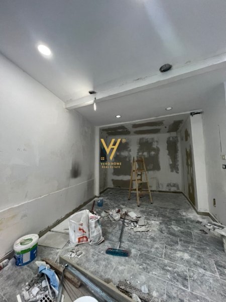 Tirane, jepet me qera dyqan Kati 0, 30 m² 700 € (KOMUNA E PARISIT)