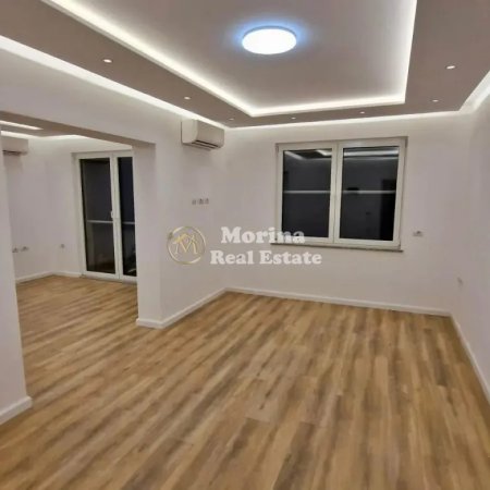 Tirane, jepet me qera ambjent biznesi Kati 3, 120 m² 900 € (Rruga e Durresit)