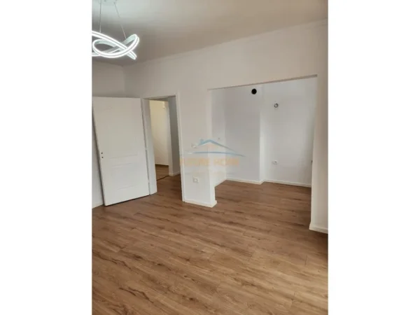 Tirane, shitet apartament Kati 4, 51 m² 95.000 € (PORCELAN)
