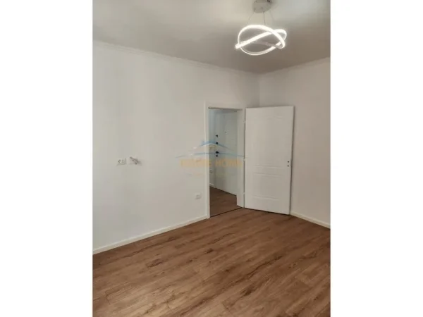 Tirane, shitet apartament Kati 4, 51 m² 95.000 € (PORCELAN)