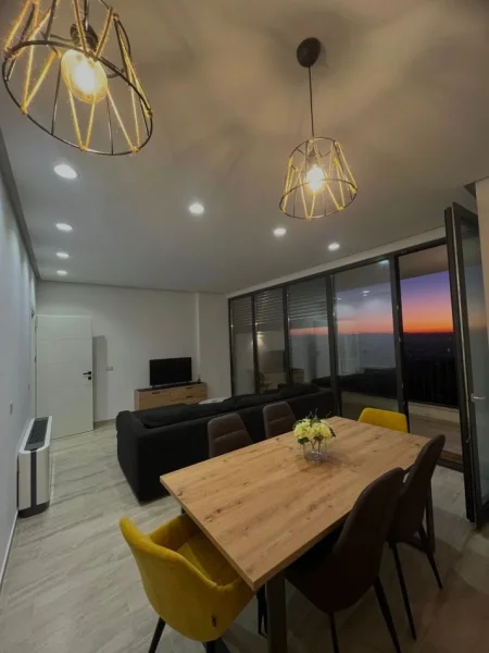 Tirane, jepet me qera apartament 2+1 Kati 2, 115 m² 500 € (Linze)